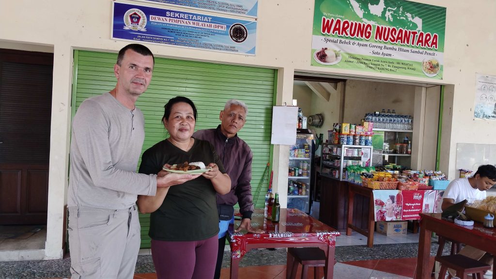 Surga Rasa Bebek & Ayam Goreng di Saliwangi: Ma'lut yang Menggugah Selera